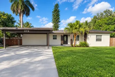 375 NW 153rd St, Miami: photo 1 of 35