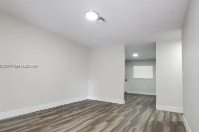 450 SW 2nd St #8, Pompano Beach: photo 1 of 4