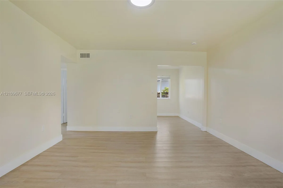 463 Florida Blvd, Miami: photo 1 of 16