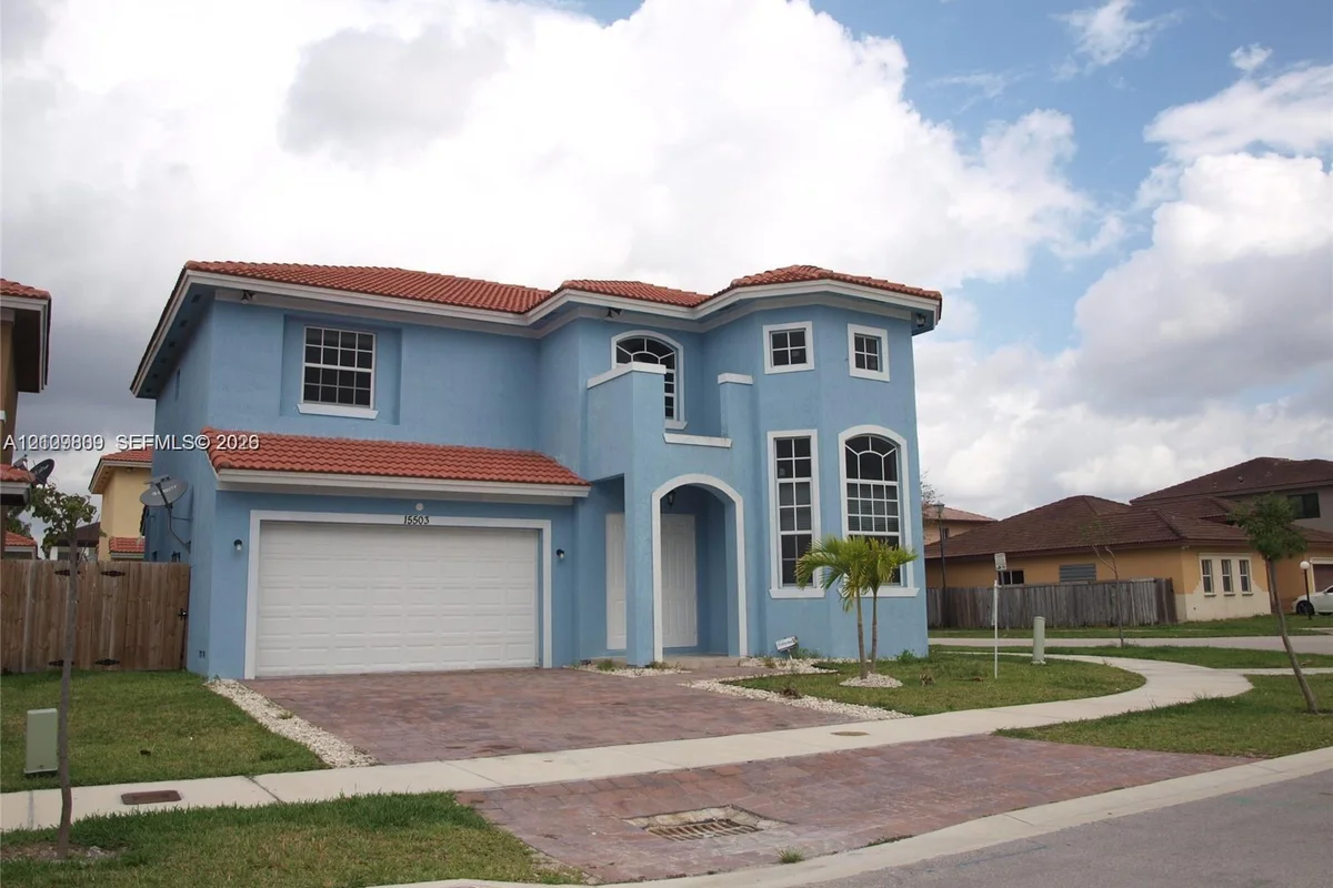 House in Miami: photo 1 of 23