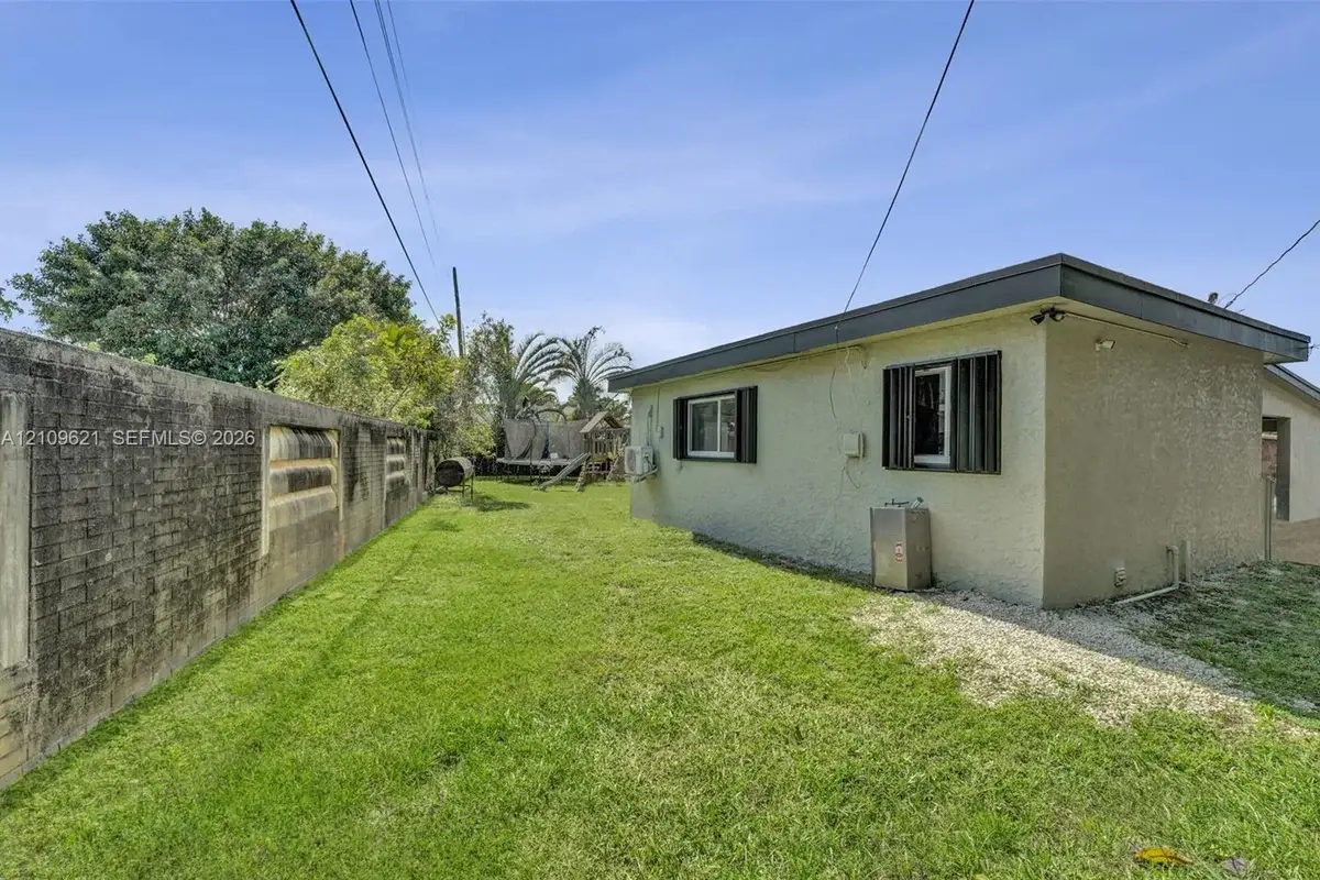 231 SW 64th Way, Pembroke Pines: photo 1 of 41