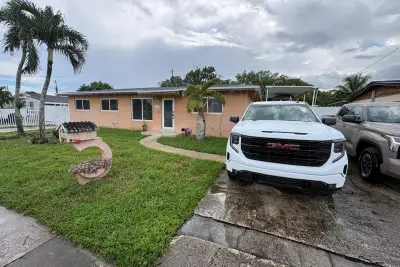 5460 NW 178th Ter, Miami Gardens: photo 1 of 55