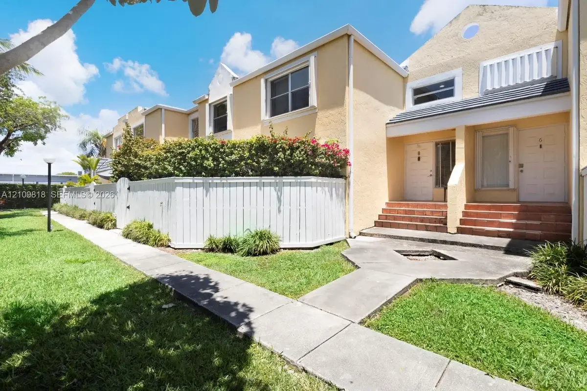 6870 SW 45th Ln #8, Miami: photo 1 of 20