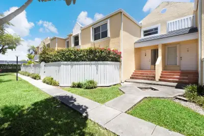 6870 SW 45th Ln #8, Miami: photo 1 of 20