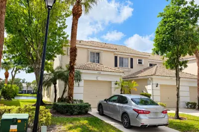 4688 Palmbrooke Cir, West Palm Beach: photo 1 of 38