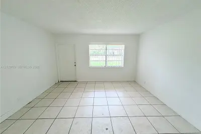 4160 NW 21st St #124D, Lauderhill: photo 1 of 48