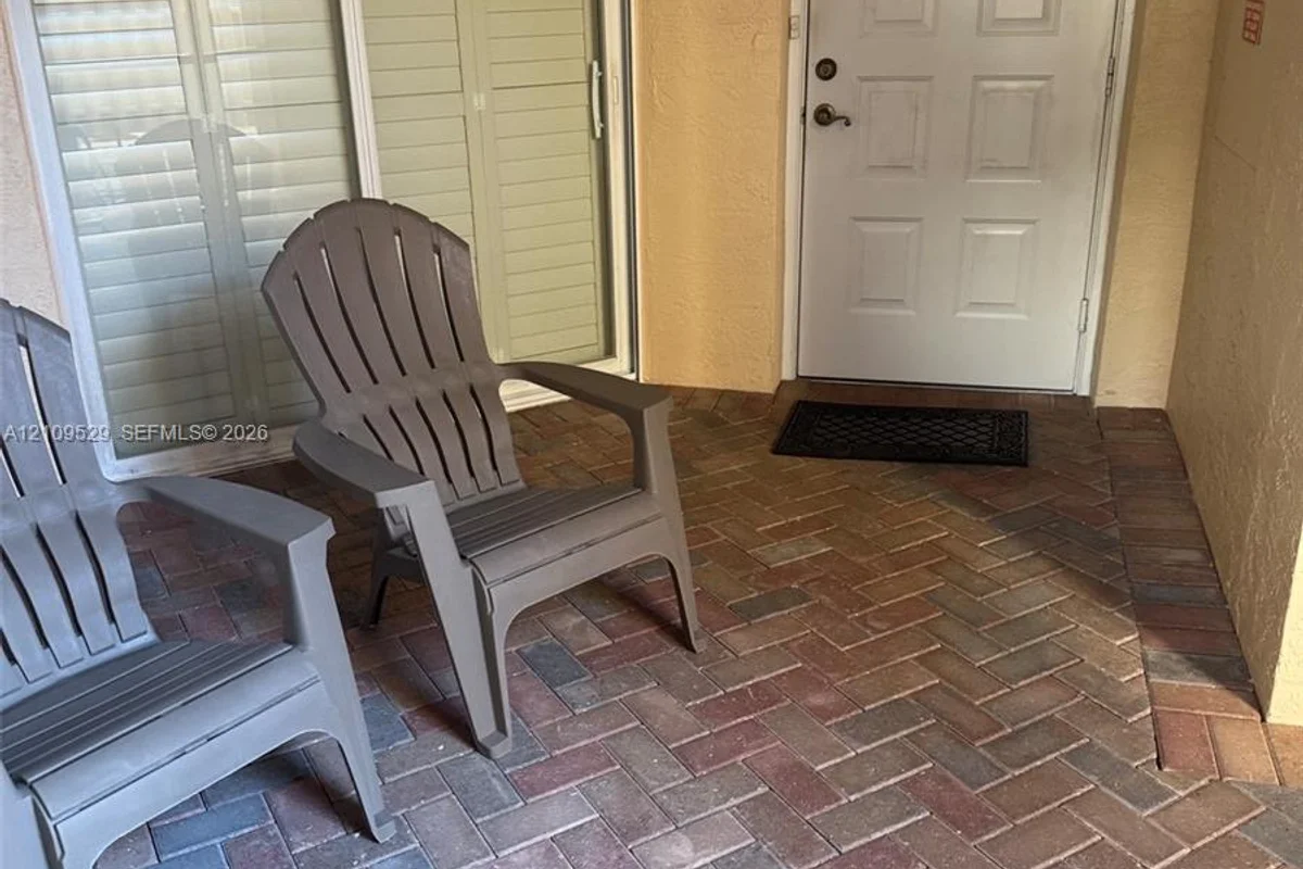 7775 Yardley Dr #108, Tamarac: photo 1 of 37