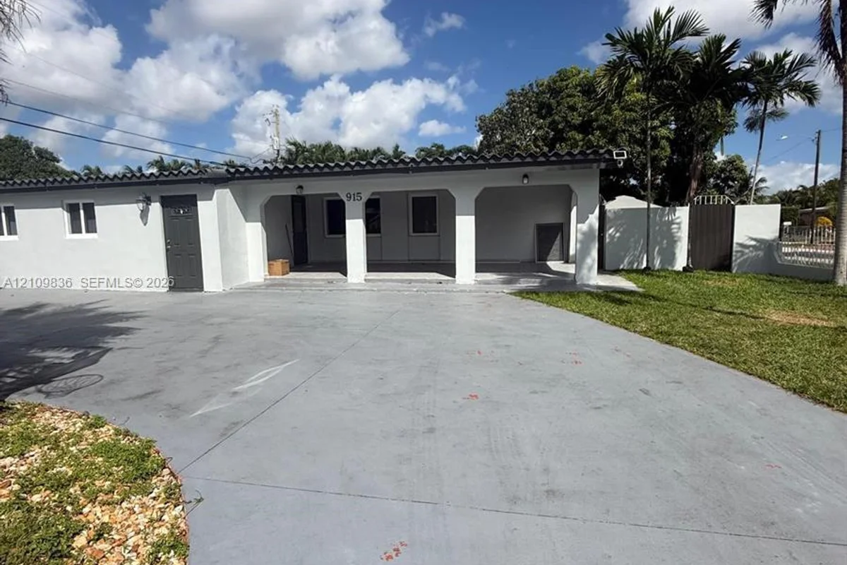 915 W 65th St #A, Hialeah: photo 1 of 11