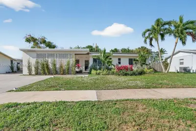 756 Cinnamon Rd, North Palm Beach: photo 1 of 37