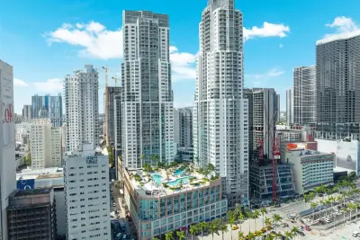 244 Biscayne Blvd #3808, Miami: photo 1 of 34