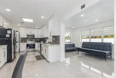 2390 NW 63rd Ter, Sunrise: photo 1 of 17