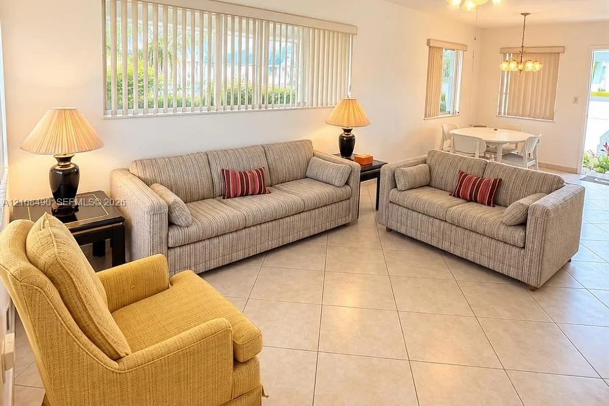 2317 Garfield St #3, Hollywood: photo 1 of 12