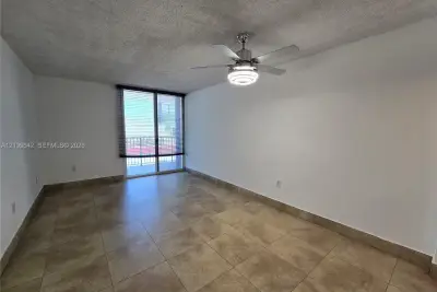 800 N Miami Ave #E-1507, Miami: photo 1 of 12