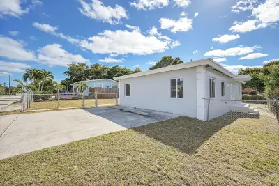 1157 W 36th St #2, Riviera Beach: photo 1 of 13
