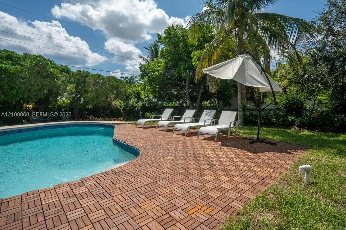 736 Prosperity Farms Rd, North Palm Beach: photo 1 of 30