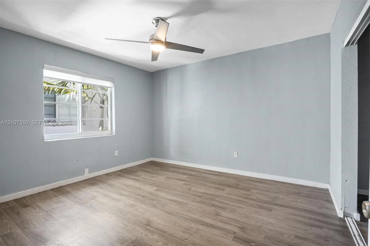 1135 8th St #10, Miami Beach: photo 1 of 22