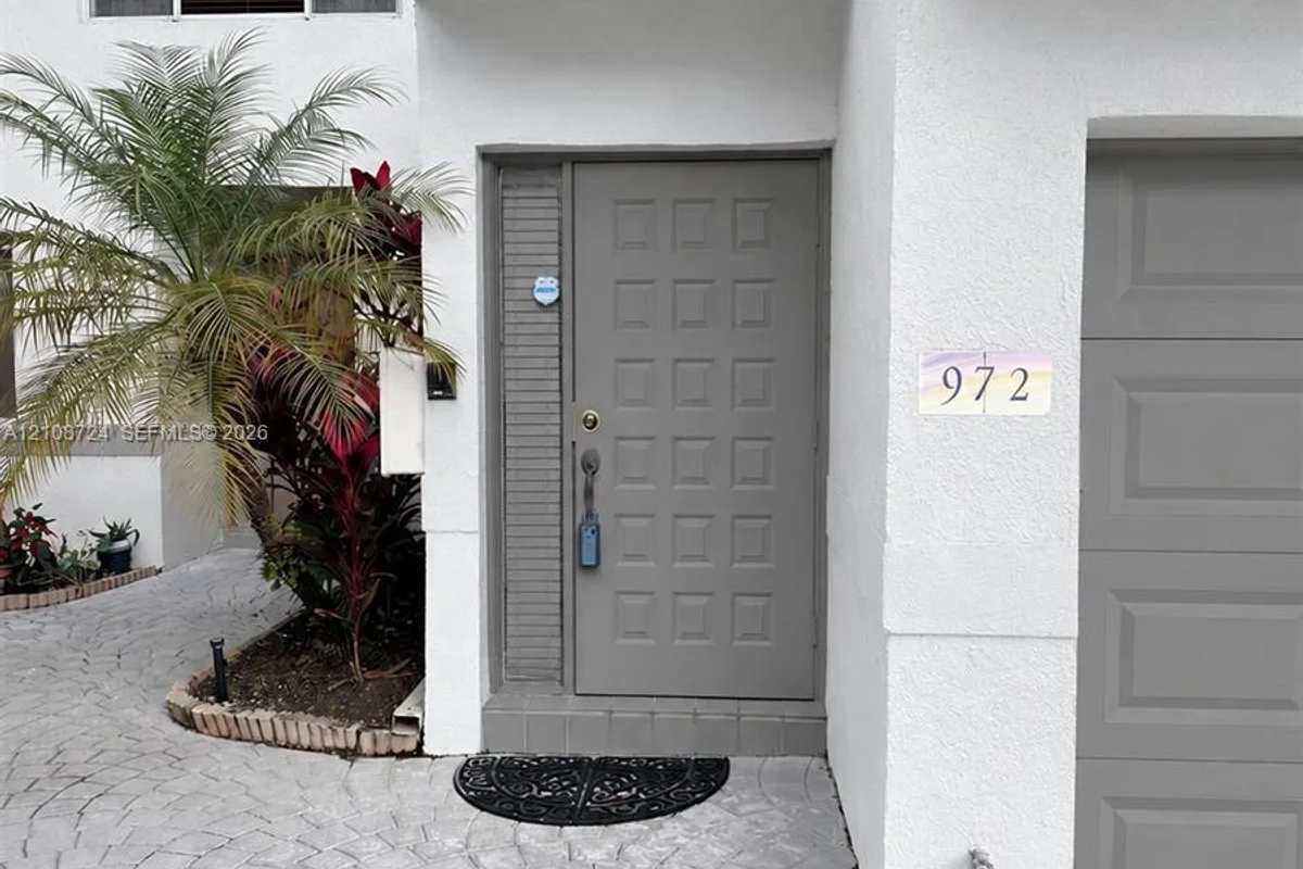 972 NW 92nd Ter, Plantation: photo 1 of 15