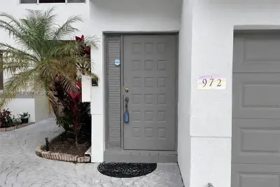 972 NW 92nd Ter, Plantation: photo 1 of 15