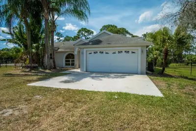 8231 Coconut Blvd, West Palm Beach: photo 1 of 45