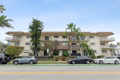 950 Euclid Ave #310, Miami Beach: photo 1 of 12