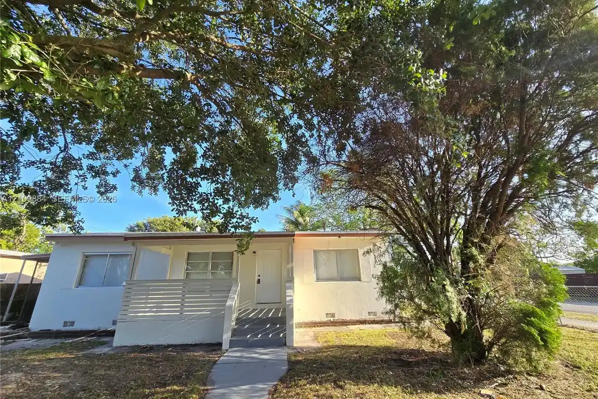 1401 NW 115th St, Miami: photo 1 of 17
