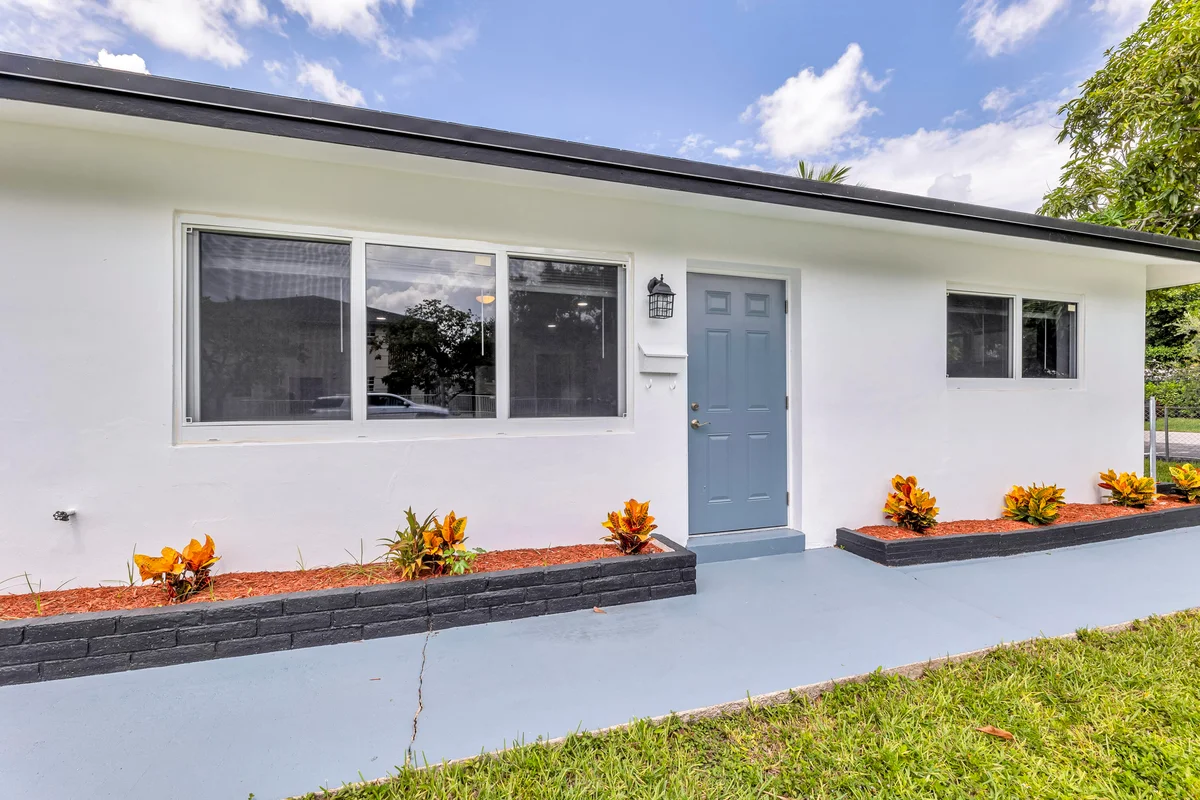 802 SW 10th Ct, Pompano Beach: photo 1 of 10