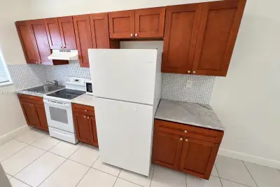 135 SW 6th Ave #207, Miami: photo 1 of 9