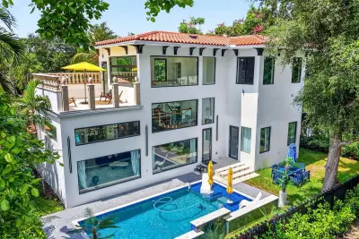 941 NE 119th St, Biscayne Park: photo 1 of 101