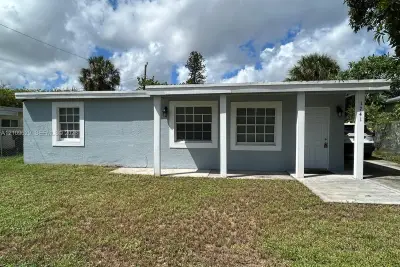 1741 NW 24th Ter, Fort Lauderdale: photo 1 of 11