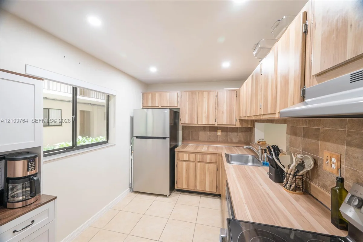 8065 SW 107th Ave #103, Miami: photo 1 of 17