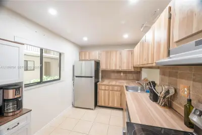 8065 SW 107th Ave #103, Miami: photo 1 of 17