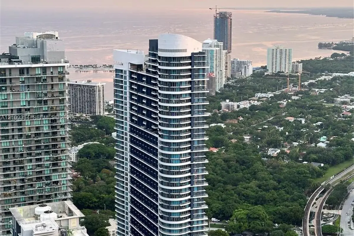 60 SW 13th St #5216, Miami: photo 1 of 25