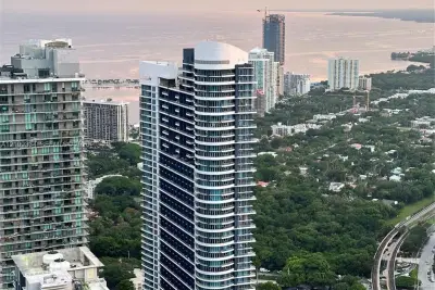 60 SW 13th St #5216, Miami: photo 1 of 25