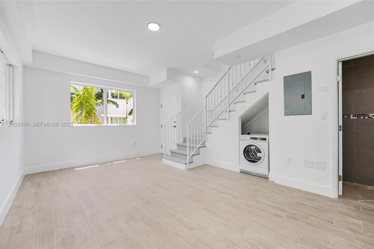 1519 Pennsylvania Ave #9, Miami Beach: photo 1 of 17