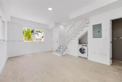 1519 Pennsylvania Ave #9, Miami Beach: photo 1 of 17