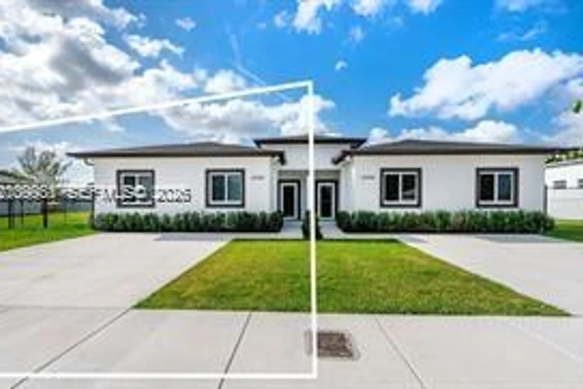 12080 SW 213th St, Miami: photo 1 of 8
