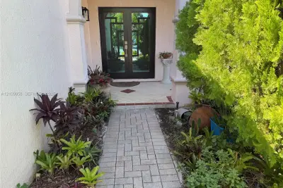 1603 E Banyan Way, Weston: photo 1 of 3
