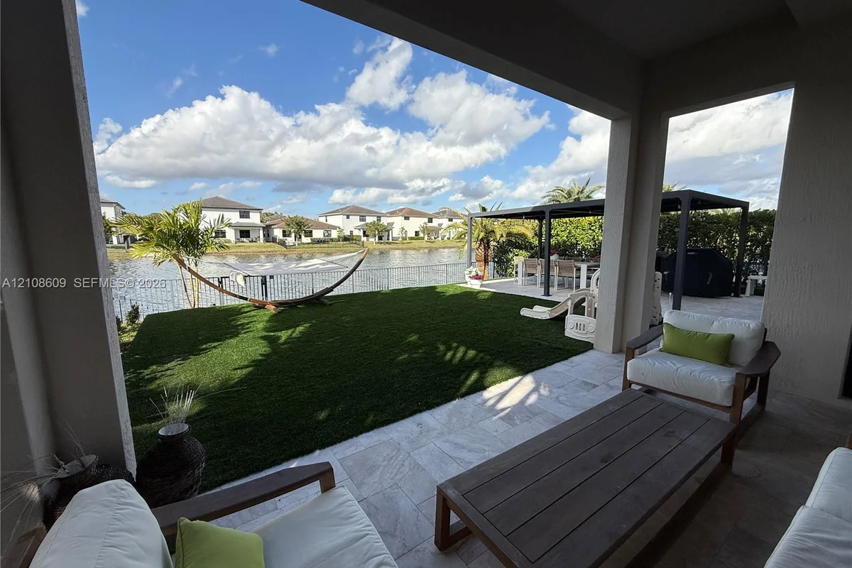 17507 SW 43rd St, Miramar: photo 1 of 25