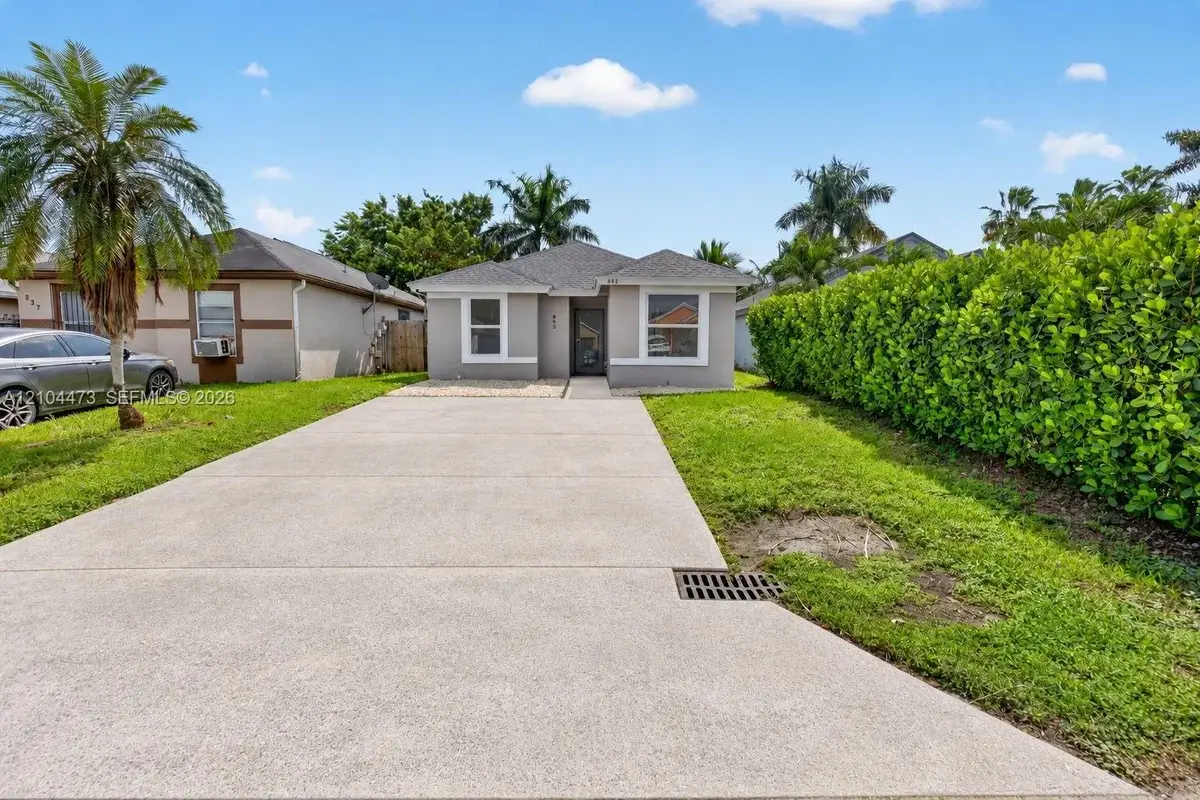 843 SW 10th St, Florida City: photo 1 of 37