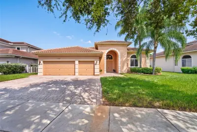 19143 SW 60th Ct, Pembroke Pines: photo 1 of 28
