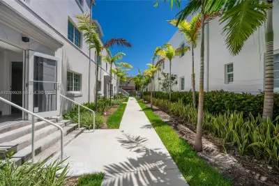1519 Pennsylvania Ave #6, Miami Beach: photo 1 of 17