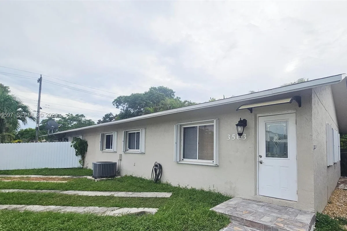 3503 SW 12th St, Miami: photo 1 of 11
