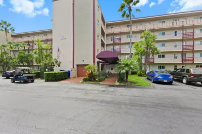 2106 S Cypress Bend Dr #506, Pompano Beach: photo 1 of 34