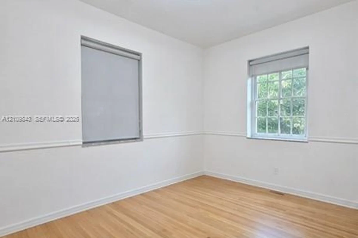 12660 NE 4th Ave, North Miami: photo 1 of 9