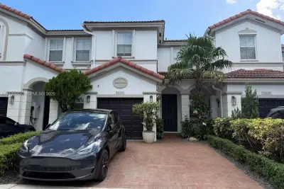 10820 NW 81st Ln, Doral: photo 1 of 28