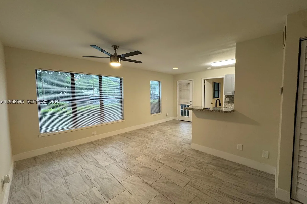 8737 NW 39th St, Sunrise: photo 1 of 15
