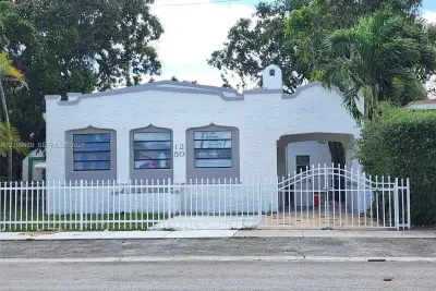1250 NW 55th St, Miami: photo 1 of 14