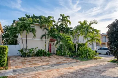 10960 SW 25th St, Miami: photo 1 of 49