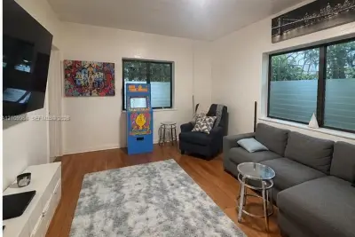 1560 Jefferson Ave #1, Miami Beach: photo 1 of 9