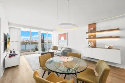 540 West Ave #911, Miami Beach: photo 1 of 23